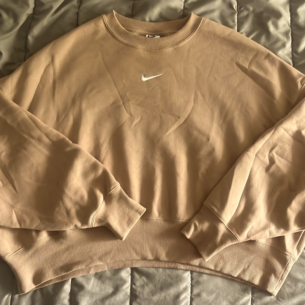 Oversized cropped Nike Crewneck